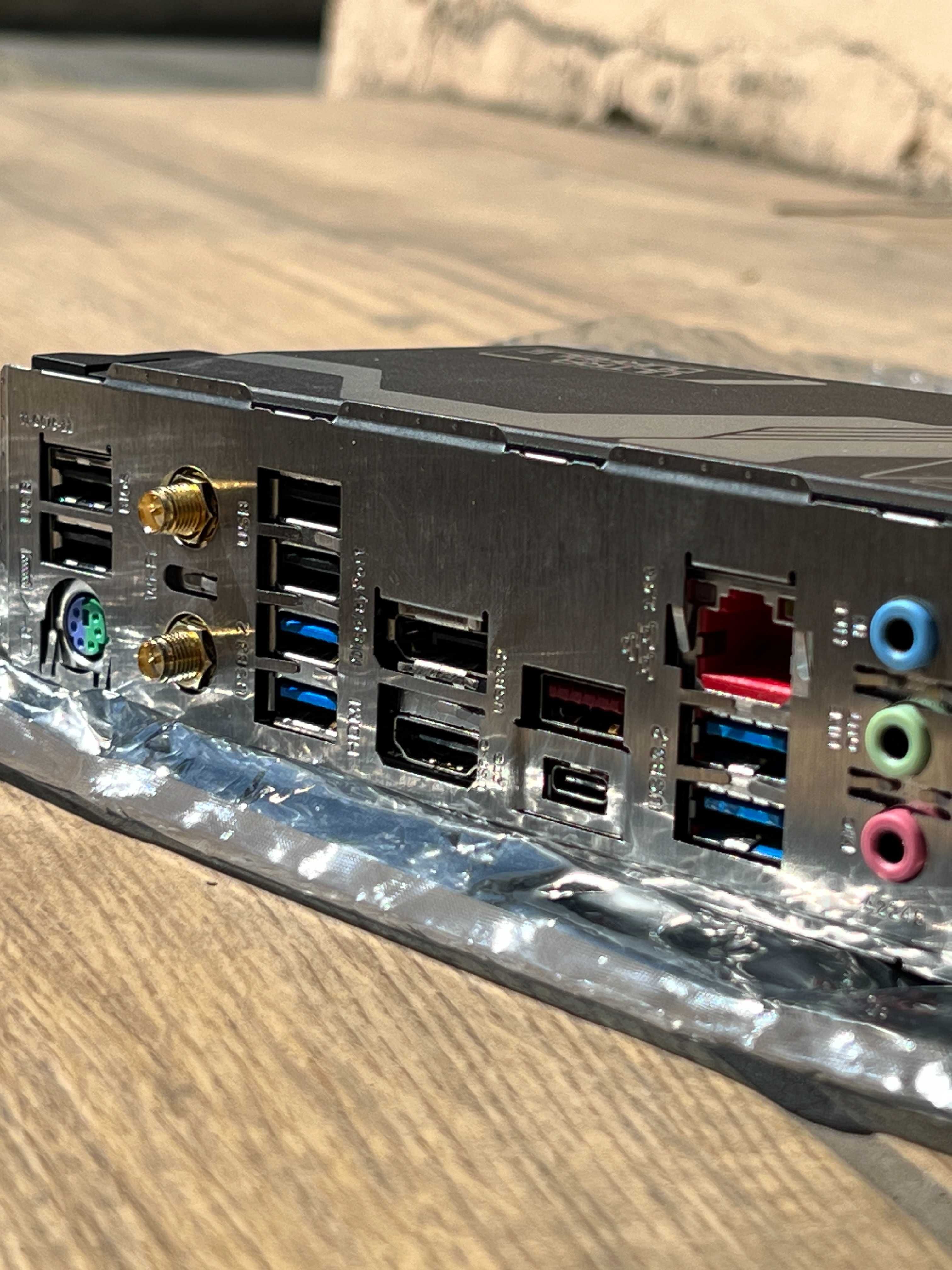 Материнська плата Gigabyte Z790 UD AX