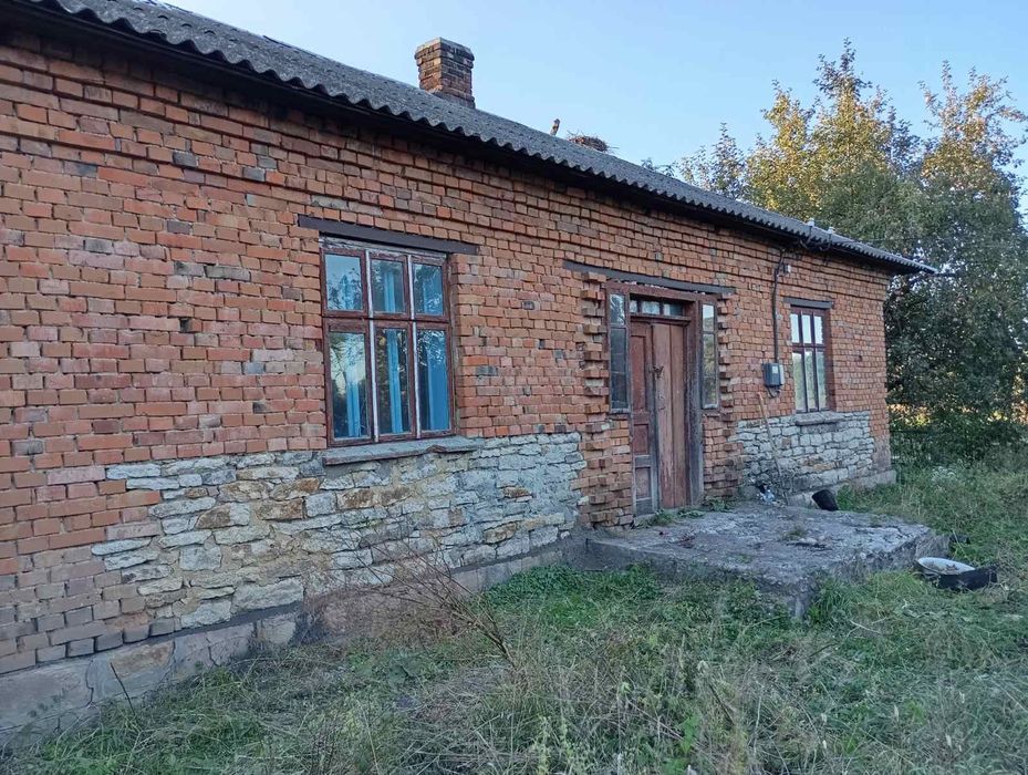 Продам участок з хатою