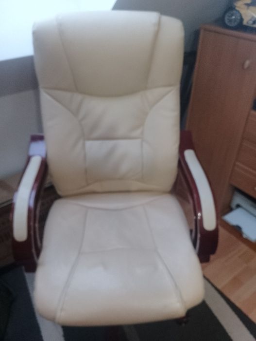 Fotel biurowy obrotowy