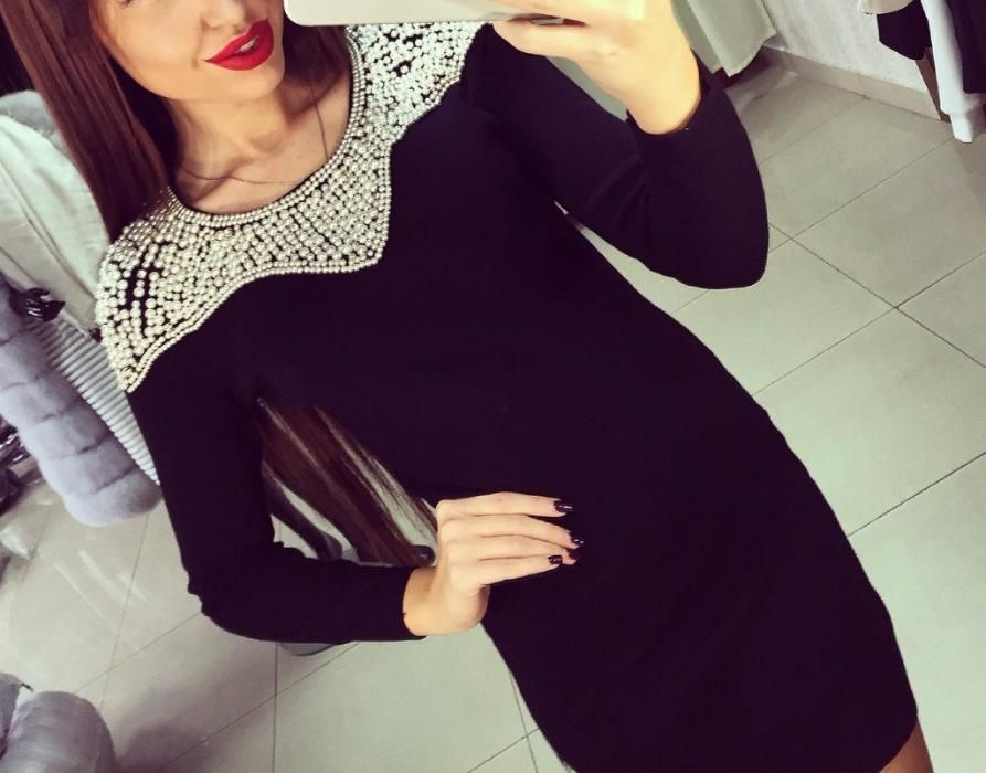 Платье вышитое жемчугом