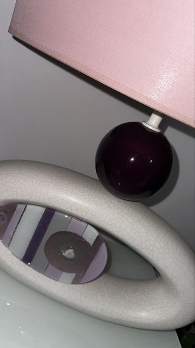 candeeiro roxo de mesa