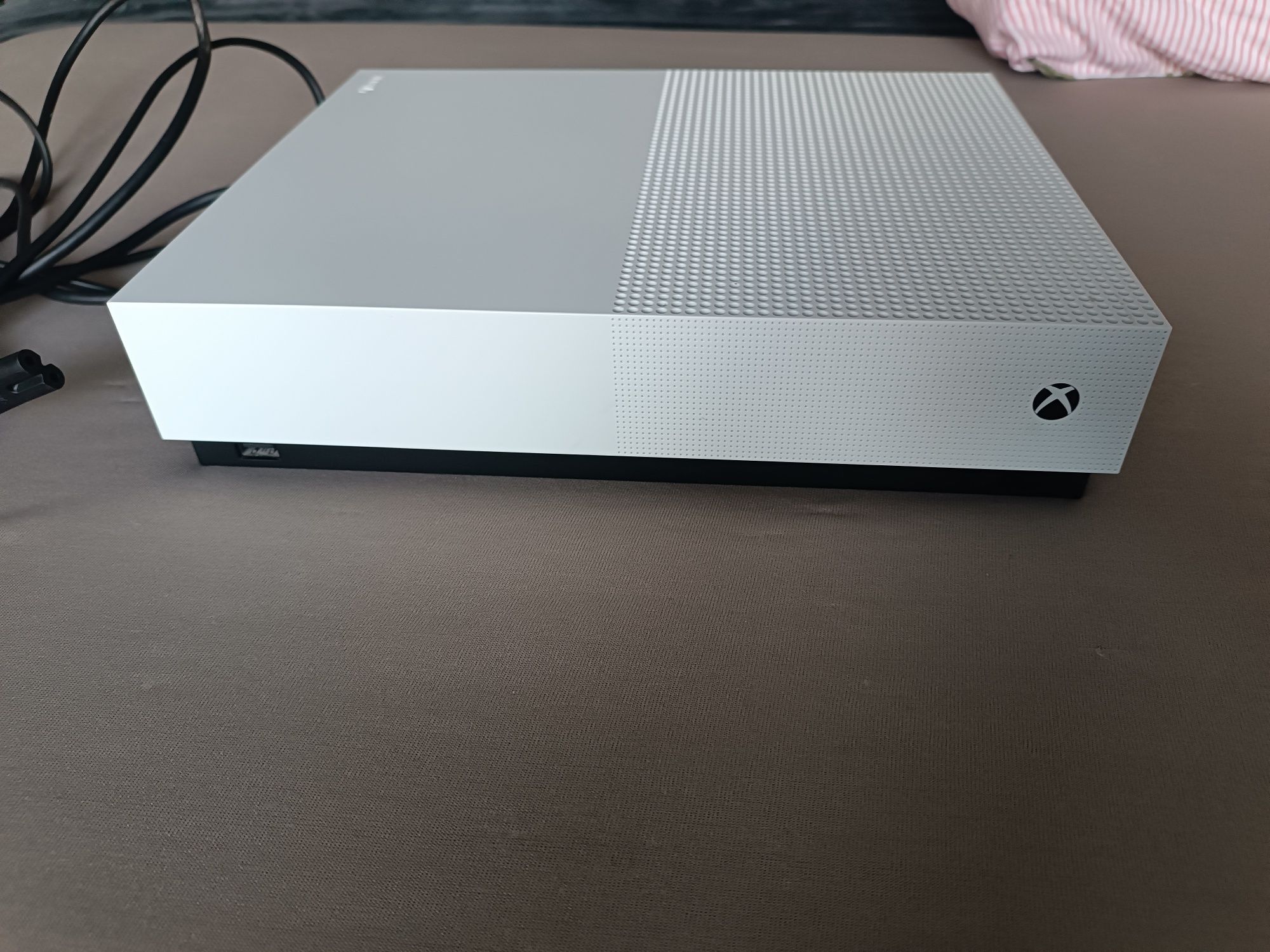 Xbox one S 1TB jak nowy