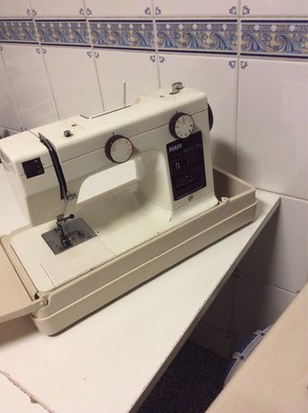 Vendo maquina de costura  por 100€