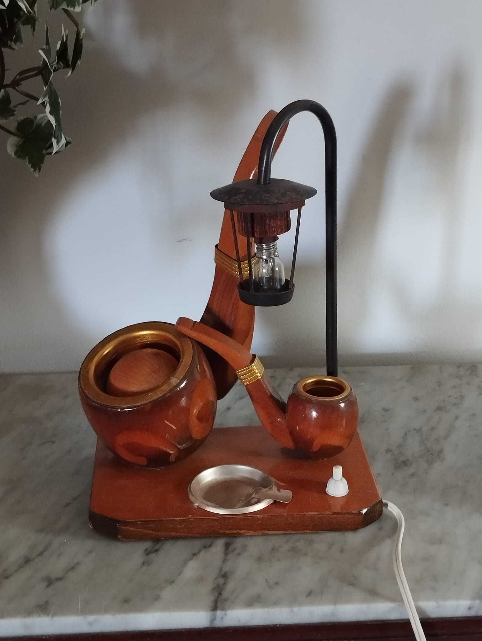 Candeeiro e Cinzeiro Vintage em Madeira
