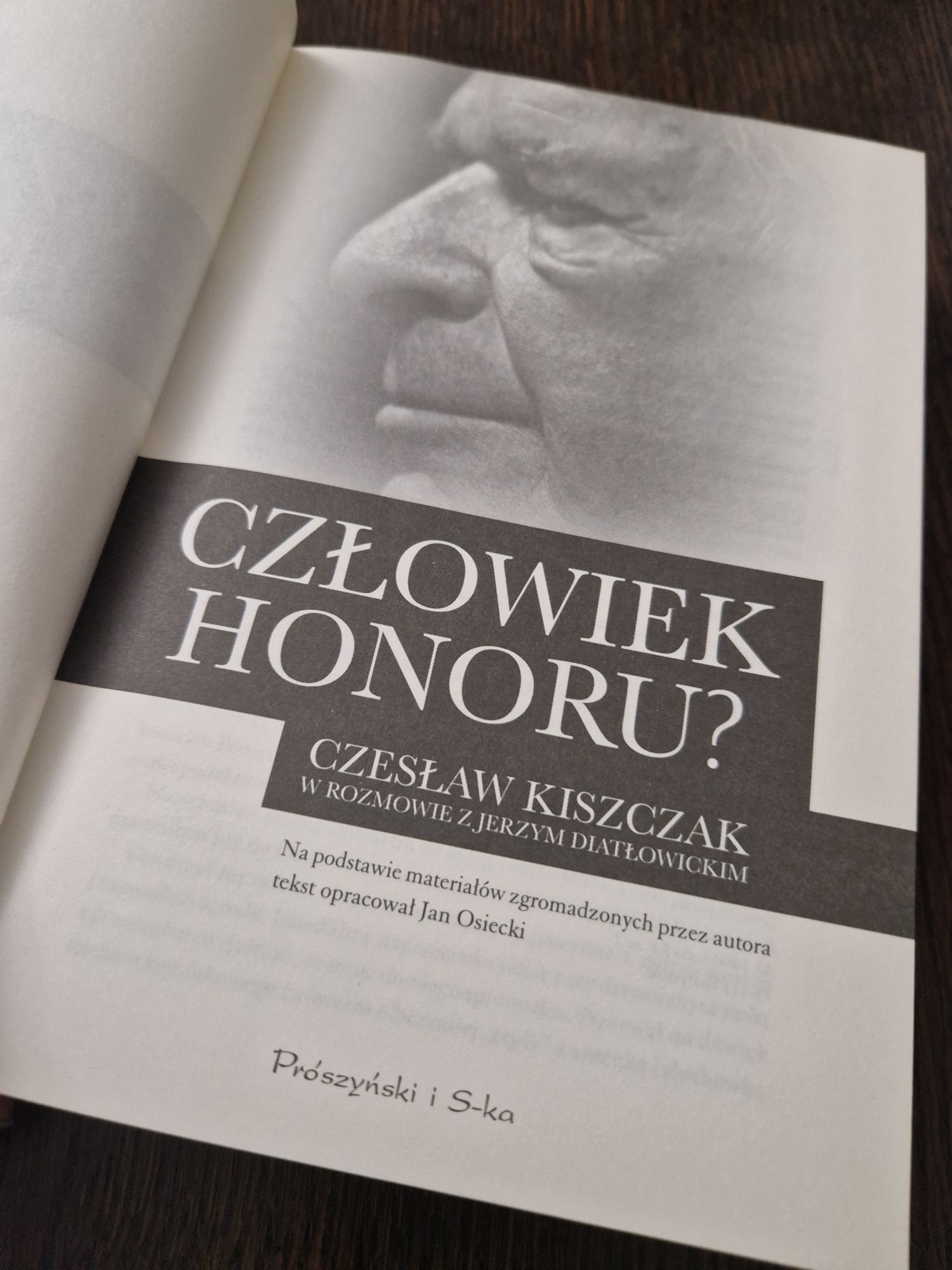 Książka Człowiek honoru? Czesław Kiszczak Jerzy Diatłowicki