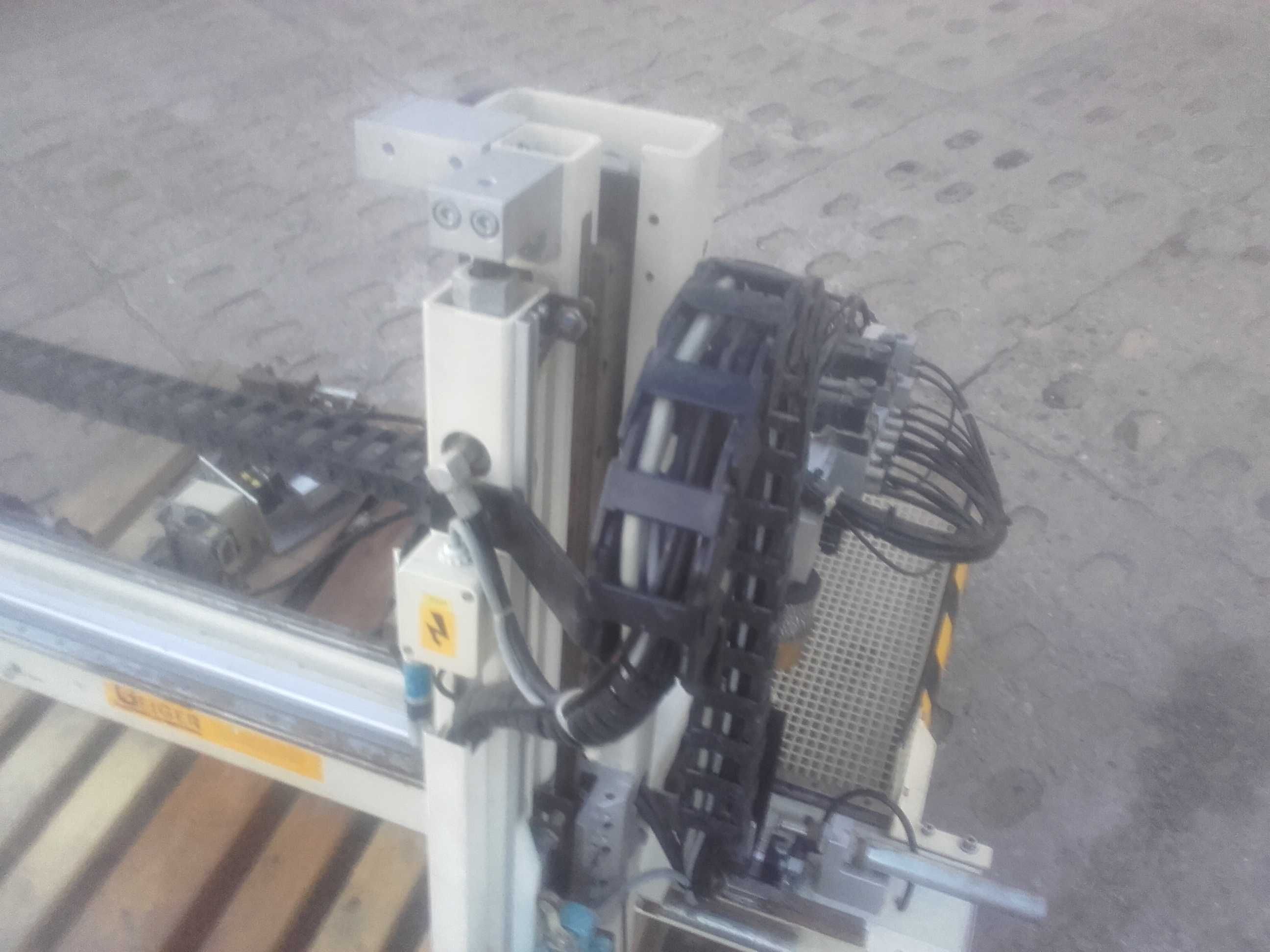 robot manipulator 3 osie picker do wtryskarki GEIGER EA21