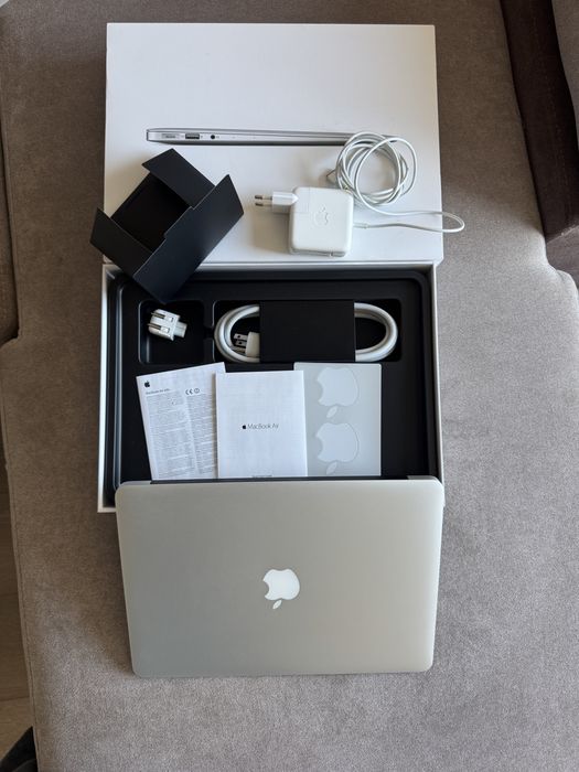 Продам MacBook Air 13 (2017). SSD 128 Gb. DDR 8gb.