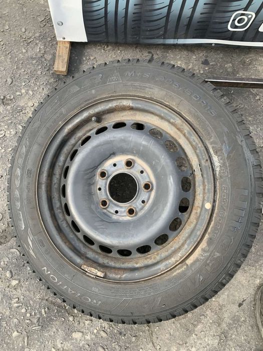 Шини 205/60 R15 Goodyeear зима 2022 рік 6,5 мм