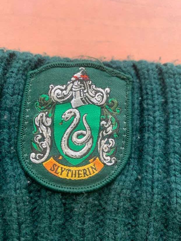 Oryginalna czapka z pomponem Harry Potter  Slytherin" zielona.