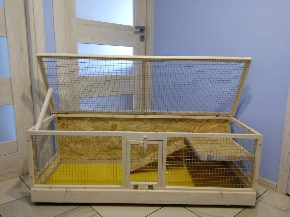 Klatka drewniana zagroda dla królika świnki morskiej.