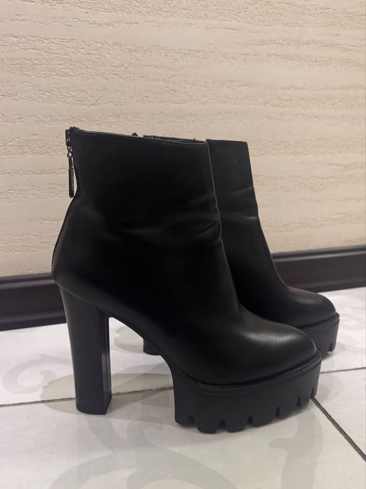 Ботильоны кожанные на каблуке