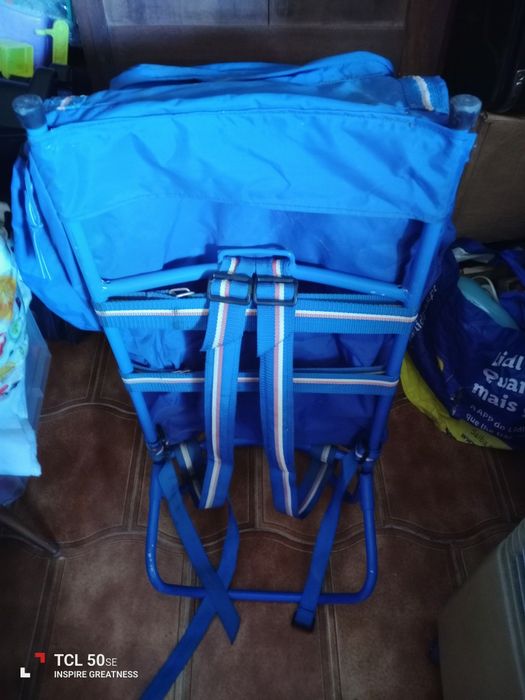 Mochila grande de campismo em bom estado.