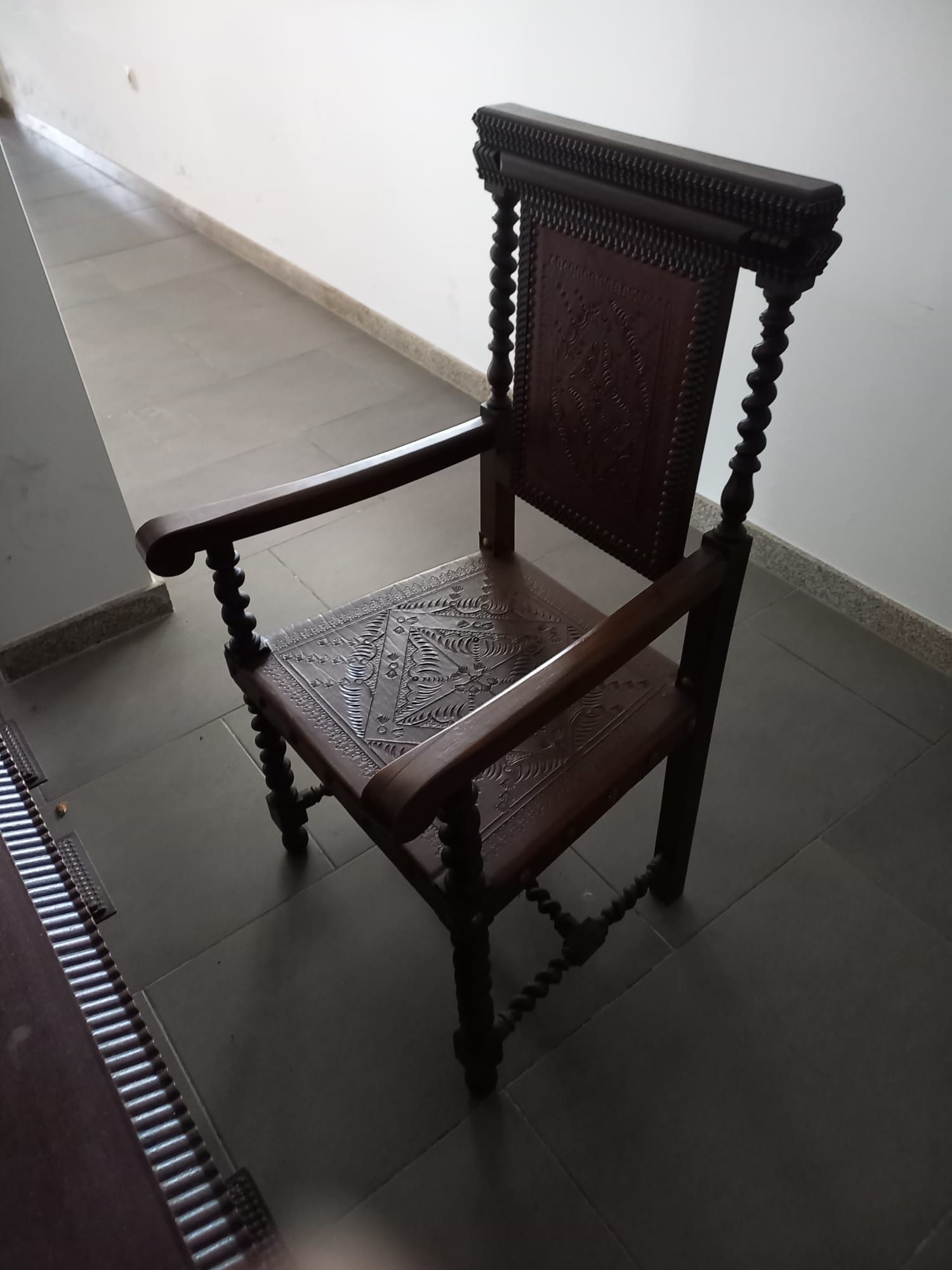 Conjunto de mobília antiga