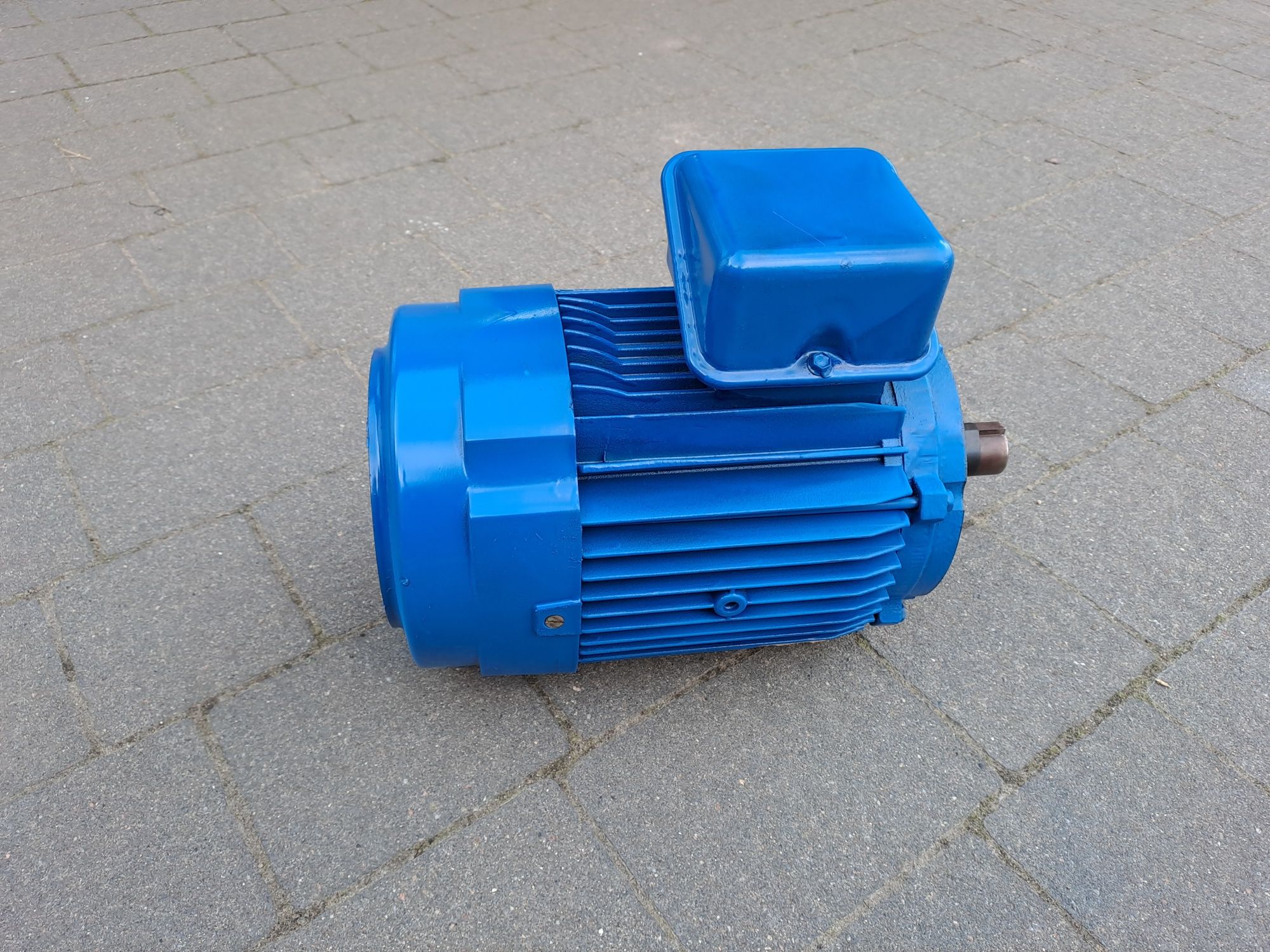Silnik elektryczny 3 kW 1400 obr kołnierzowy