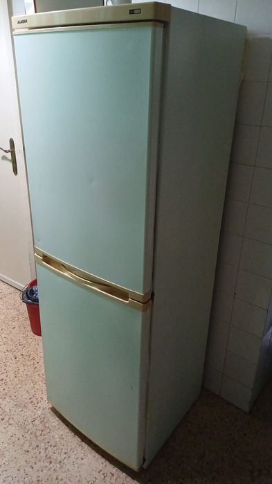 Ofereço Frigorífico