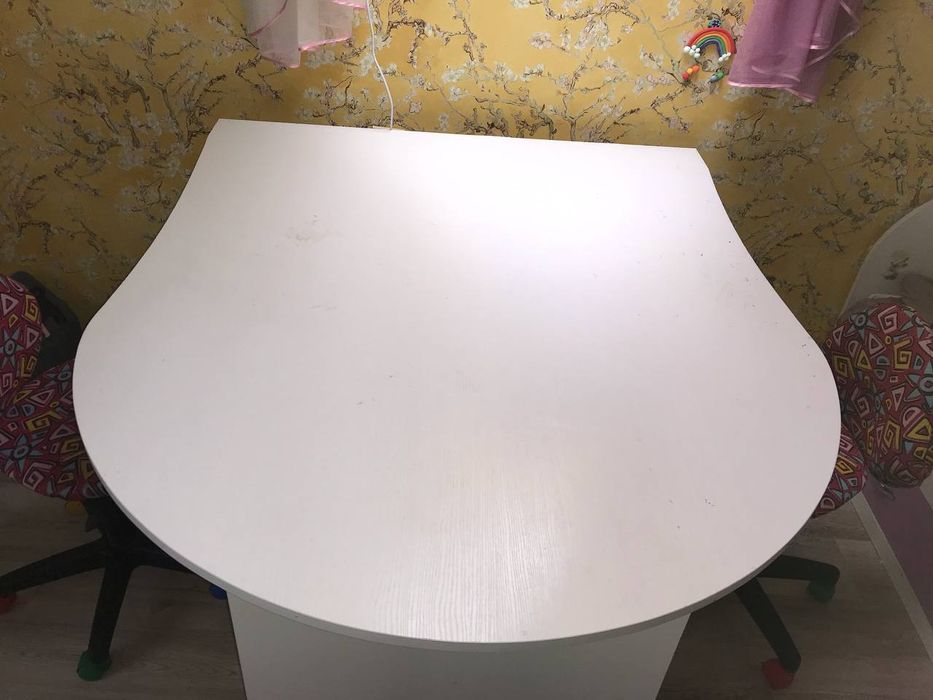 продам стіл на два містя
