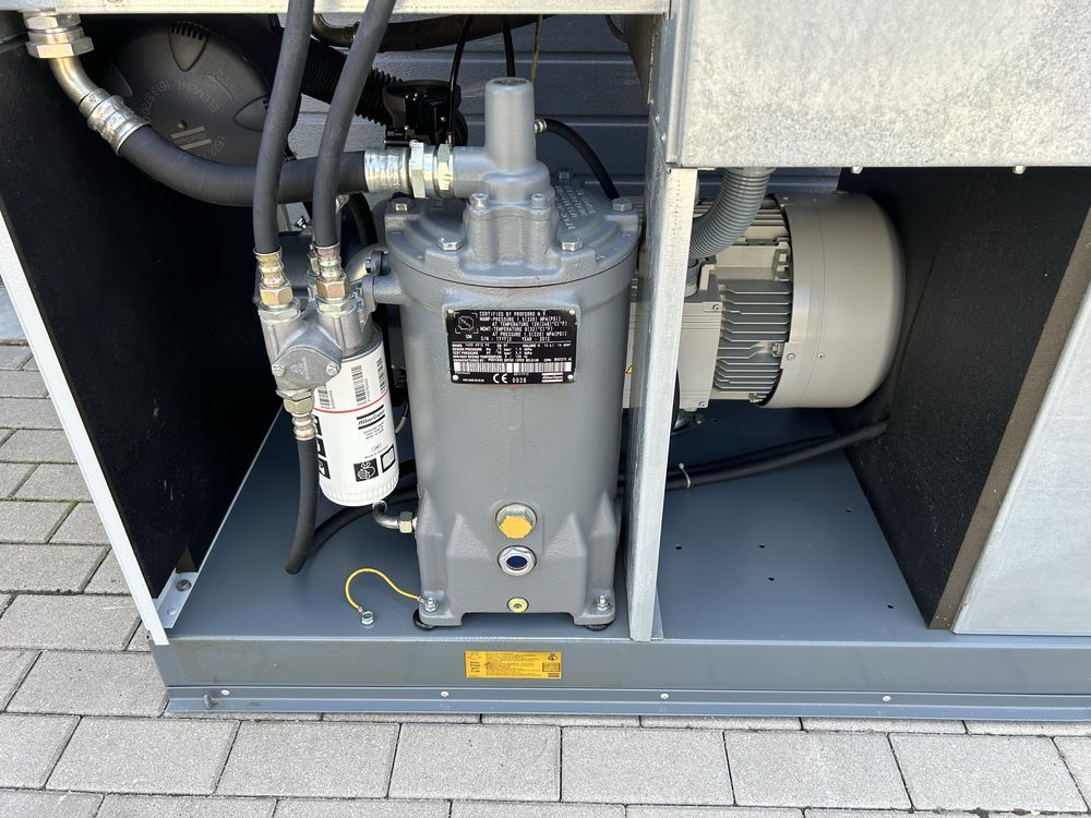 Kompresor śrubowy  ATLAS COPCO 22 kw 7.2 BAR 4.09m3 + osuszacz