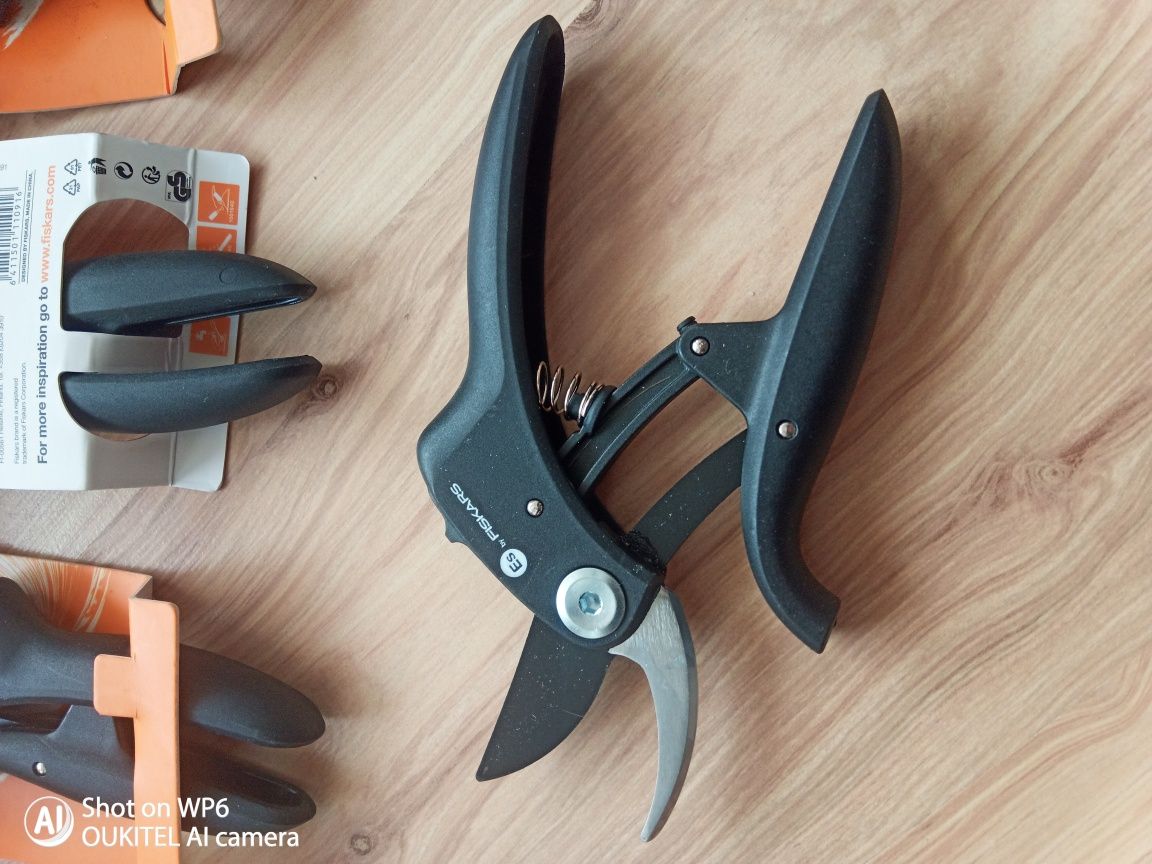 FISKARS ES ESSENTIAL SEKATOR nożycowy - - - odbiór osobisty