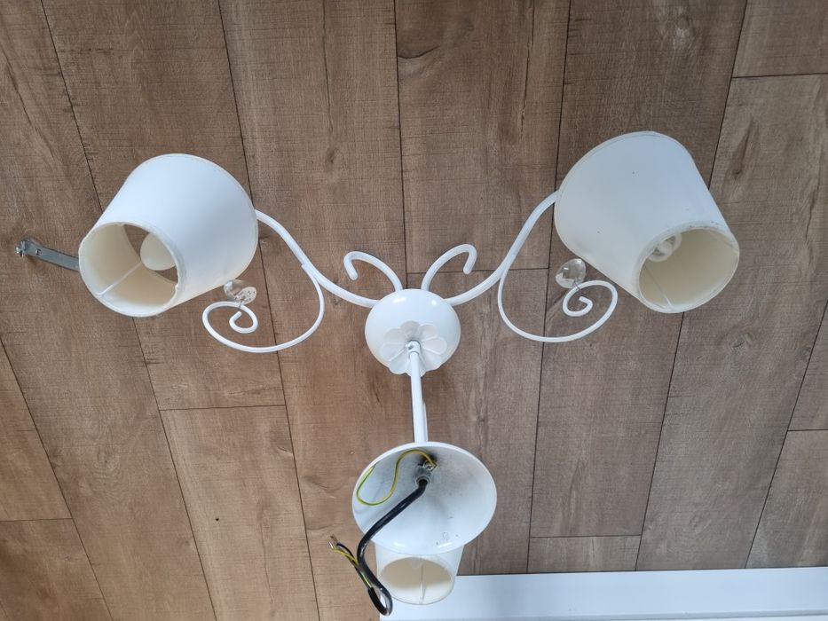 Biała lampa żyrandol dla księżniczki z krysztalkami