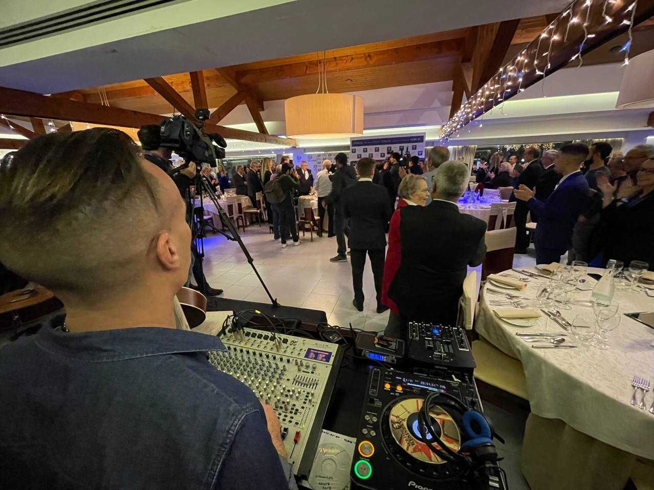 Dj para todo tipo de eventos e aluguer de material de som e luz