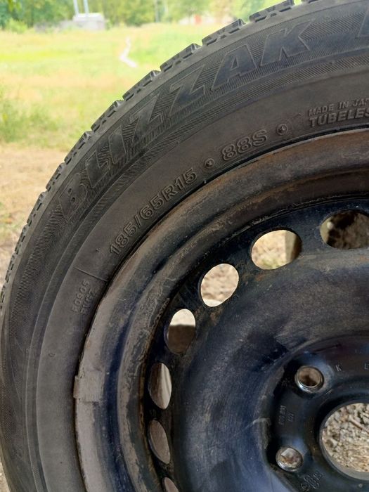 Продам в отличном состоянии резину с диском Близзак 15 радиуса  недоро