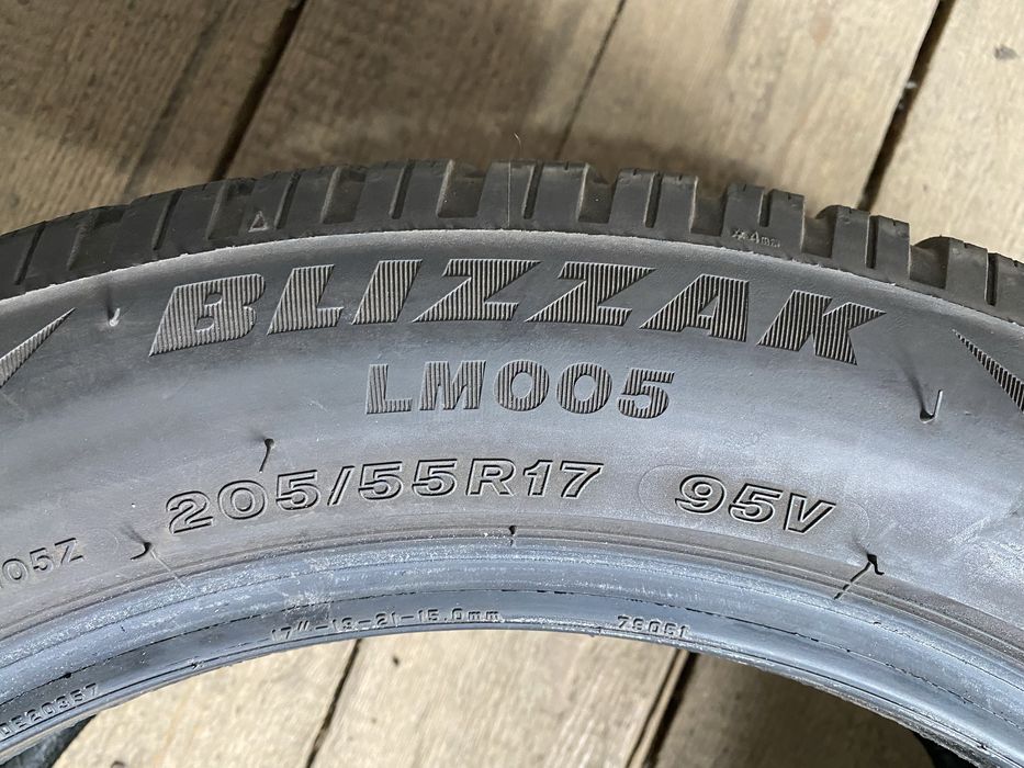 2шт 205/55R17 Bridgestone Blizzak LM005