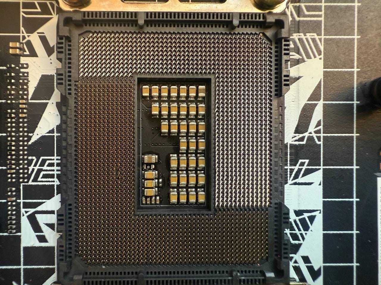Материнська плата Asus Rog Strix Z690-A DDR4 LGA1700