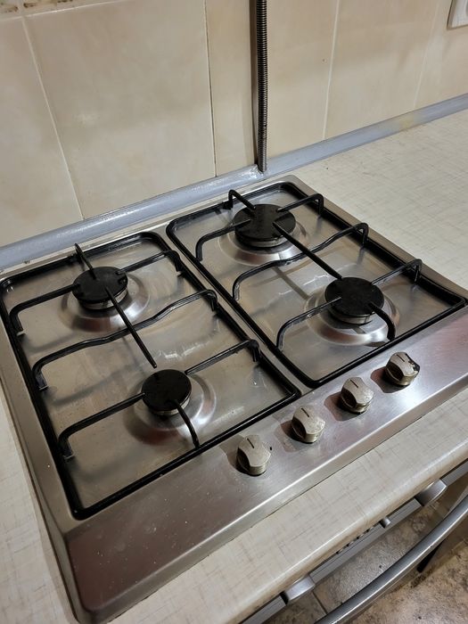 Кухонні меблі з технікою.