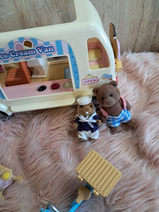 Samochód z lodami Sylvanian Families
