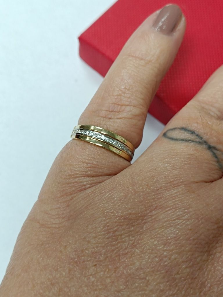 Złoty pierścionek z cyrkoniami, złoto 585, rozm.16