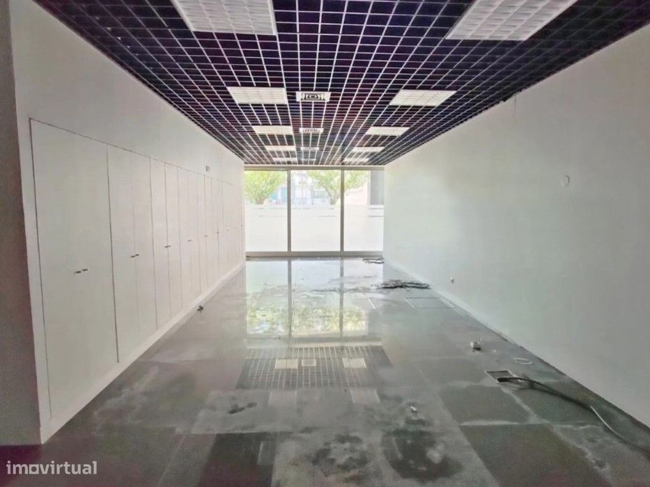 Loja c/ 325 m2 em pleno centro do Porto
