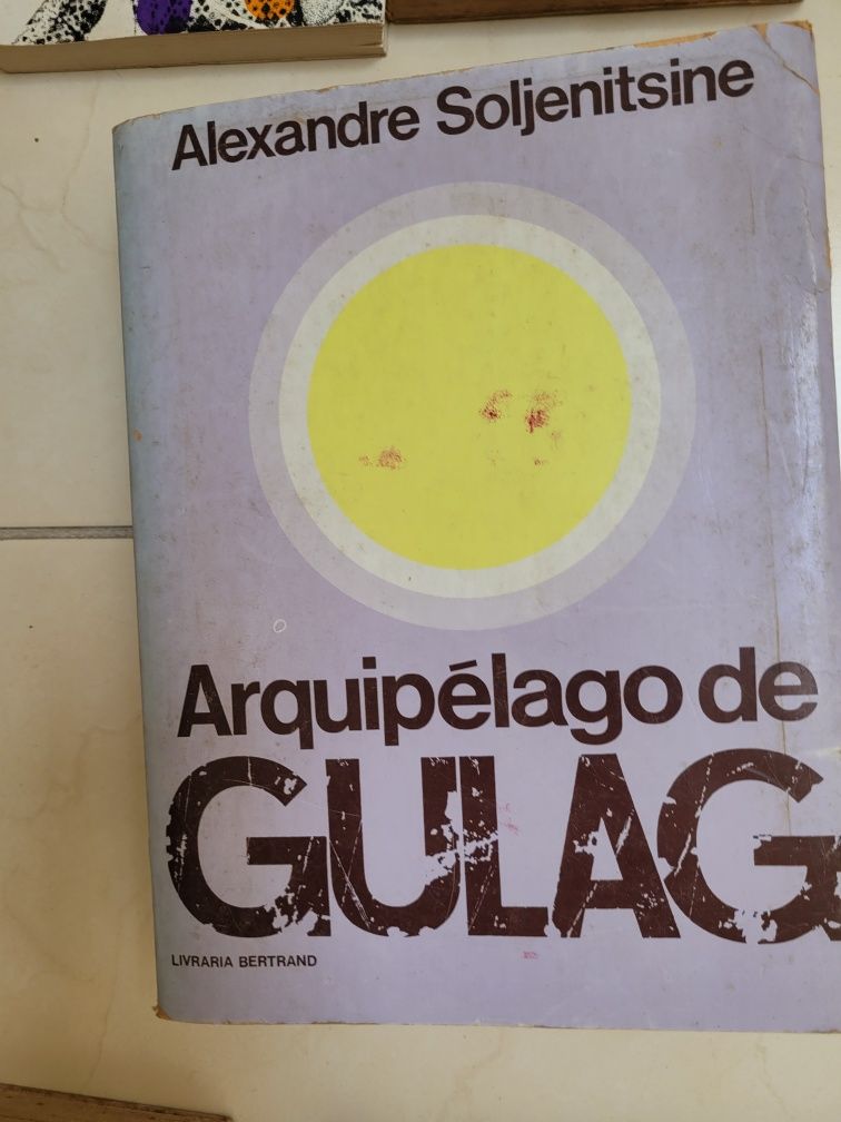 Livros antigos e raros