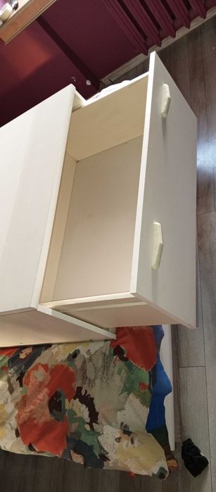 Duża głęboka biała szafka