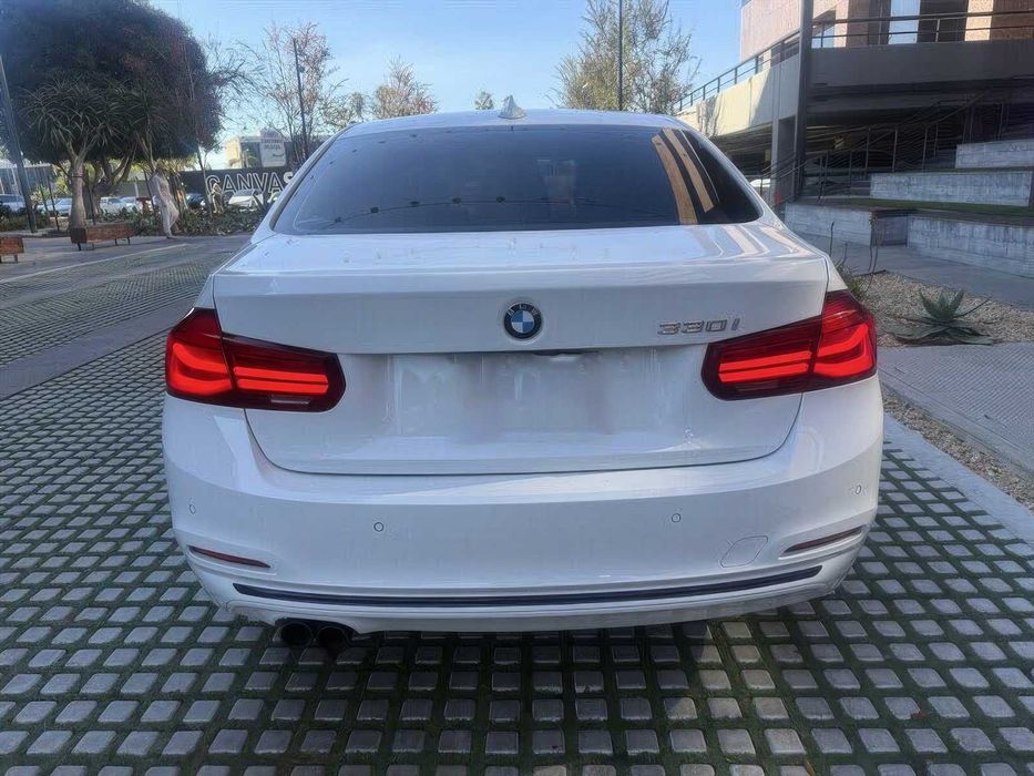 BMW 3 Series 330i      2019