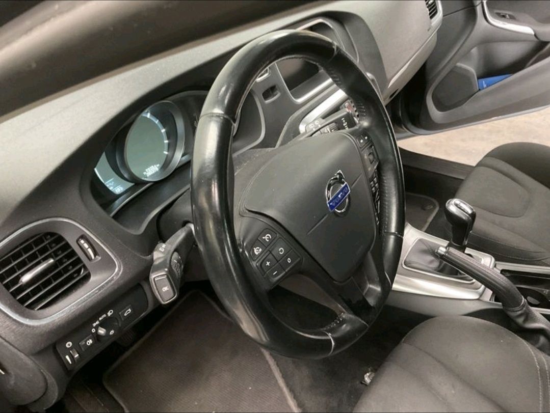 Volvo V40 D4 2014r Manual