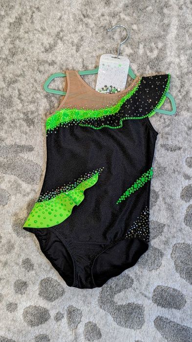 Strój startowy do gimnastyki artystycznej.