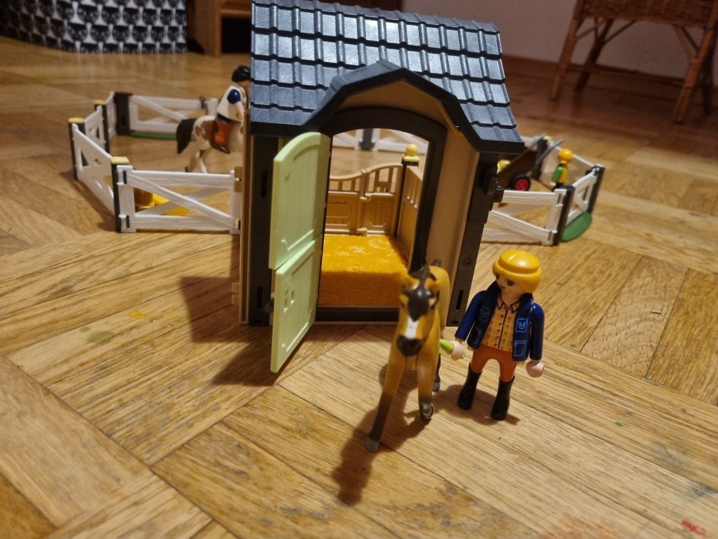 Playmobile stajnia, zagroda dla koni