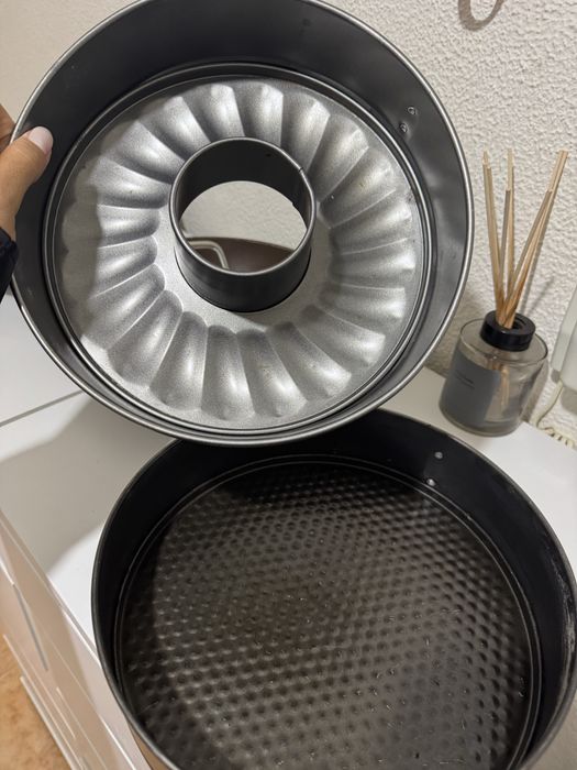 Frigideiras + oferta 2 tabuleiros para bolo