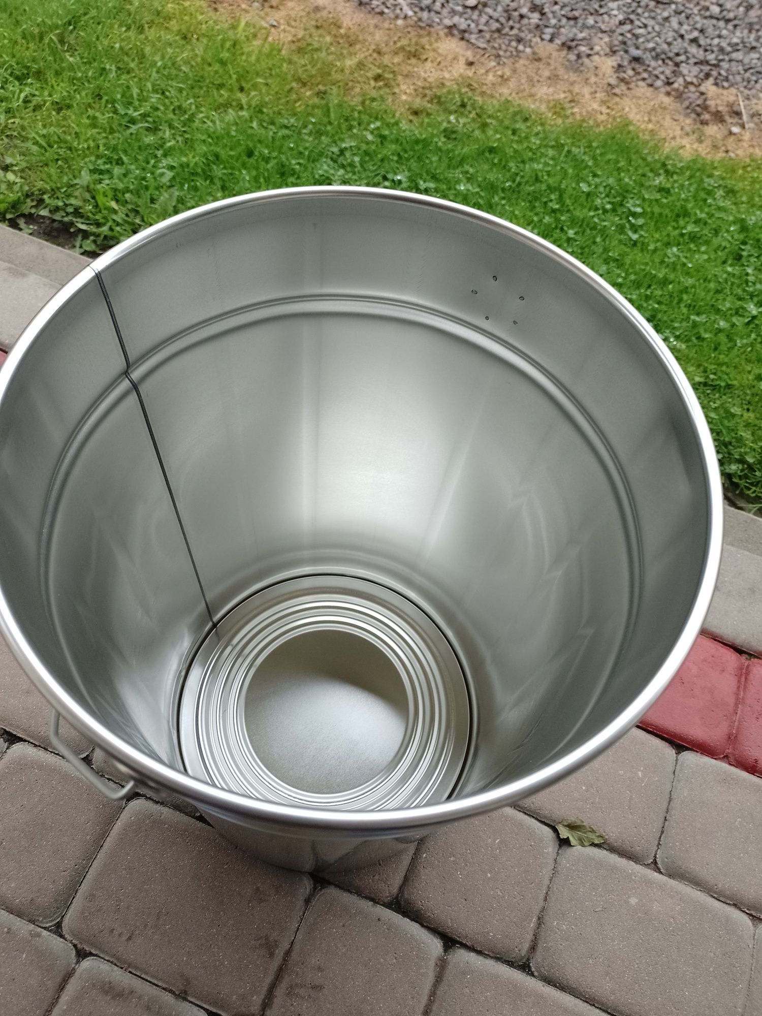Wiadra metalowe szczelnie zamykane