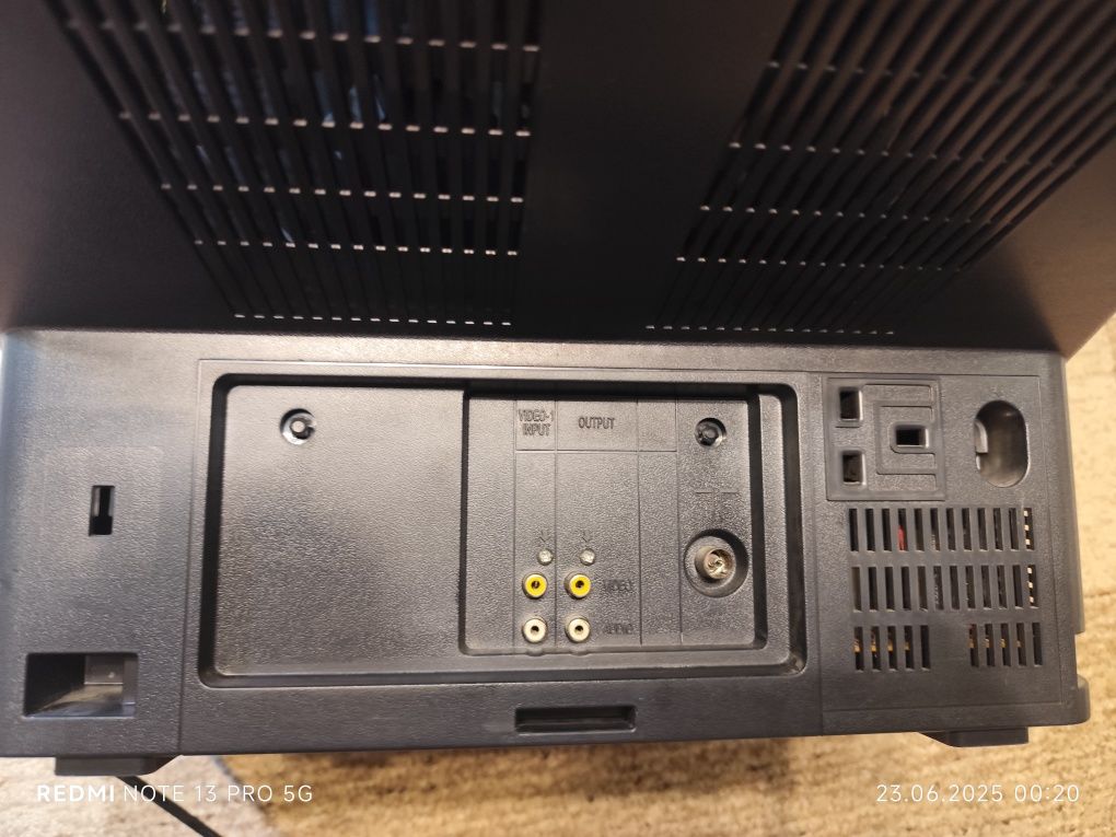Телевизор JVC InteriArt AV-2104CE диагональ 21 дюйм (54 см)