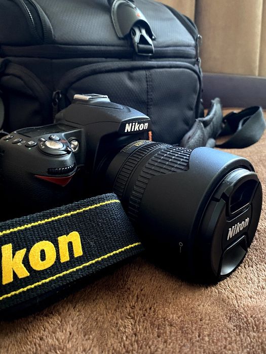 Продам фотоапарат Nikon D90.

Об'єктив Kit AF-S DX 18-105 VR.

У компл