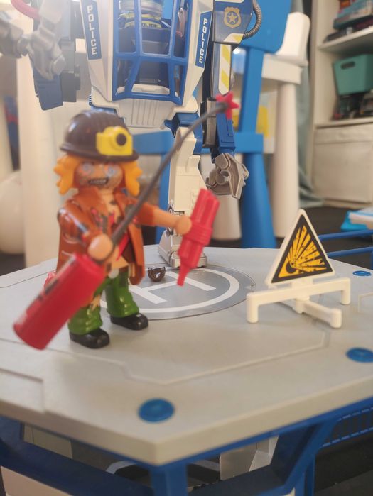 Komisariat policji playmobil 6919 + Robot policyjny 70571