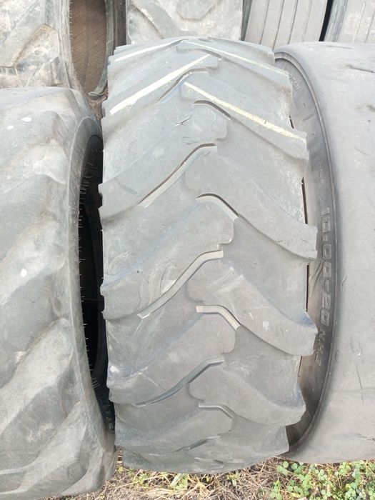 Шина 13.6R20 спецтехніка