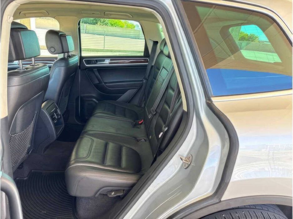 Volkswagen Touareg      2015