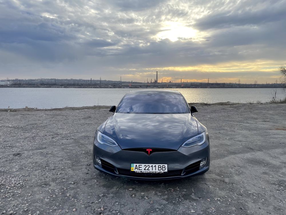 Tesla model s P90D