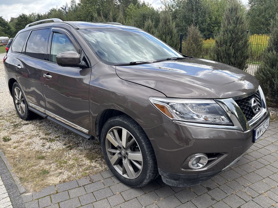 Nissan Pathfinder - 2015 - 3.5 v6 - 4x4 - dvd - szyberdach -kamera 360