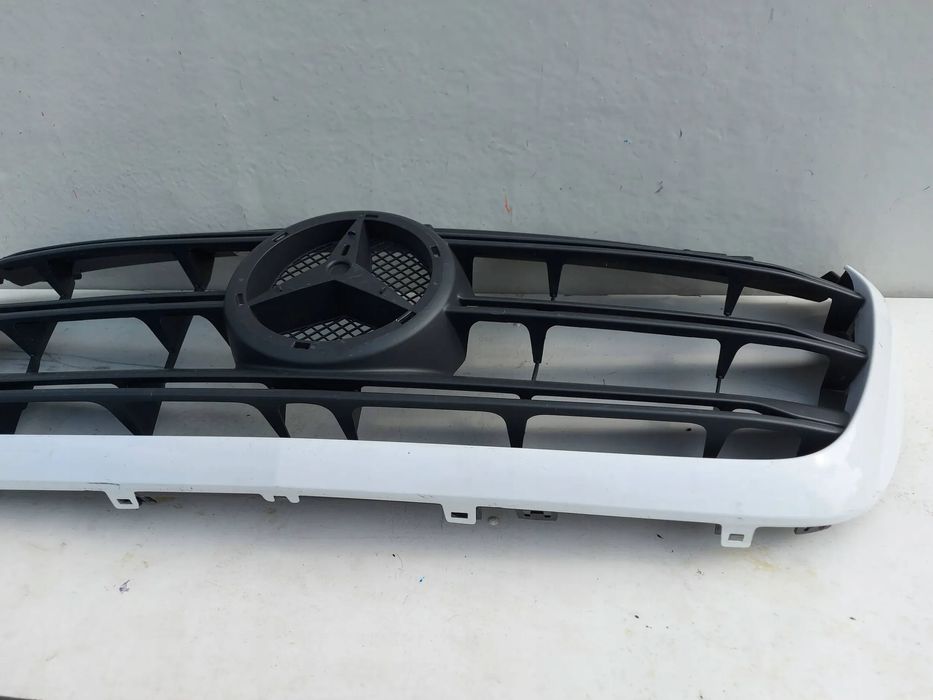 mercedes-benz sprinter w907 w910 18- grill atrapa blacha ramka