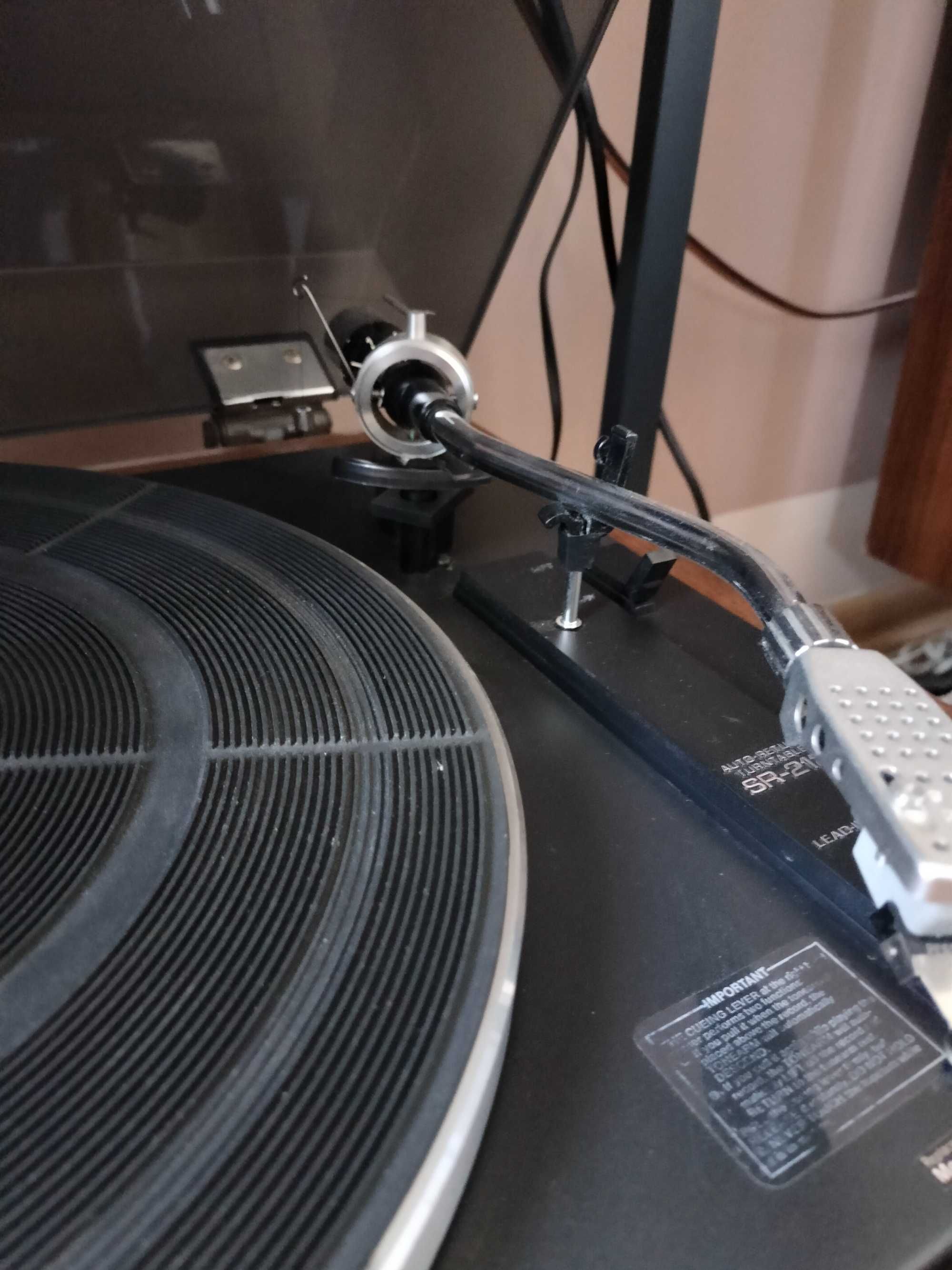 gramofon Sansui SR-212