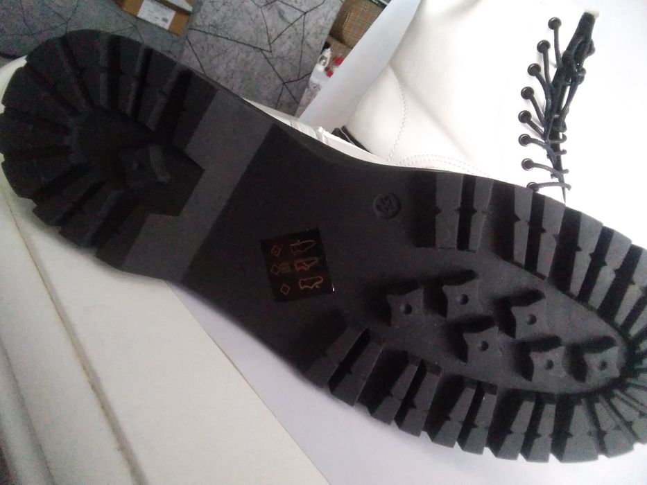 Nowe trapery lakierowane Casu, rozm. 41,Bydgoszcz Śródmieście