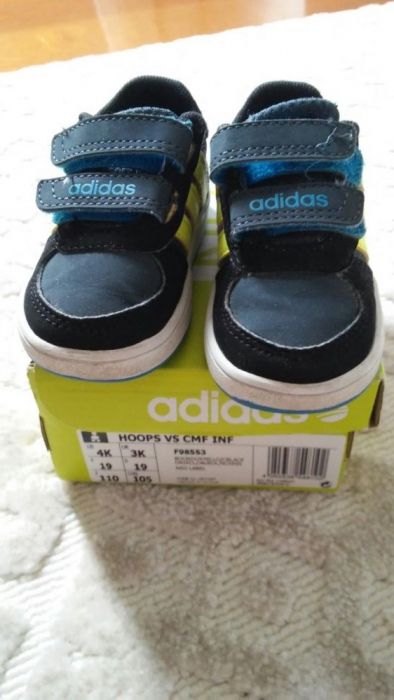 Sapatilhas adidas 19